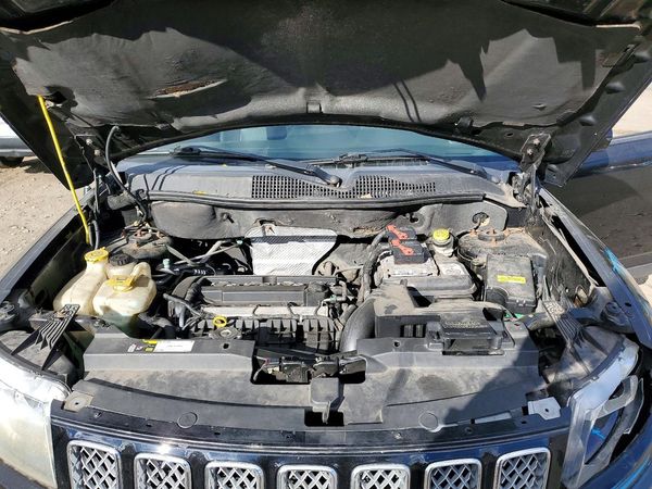 2014 JEEP COMPASS Latitude — Engine bay