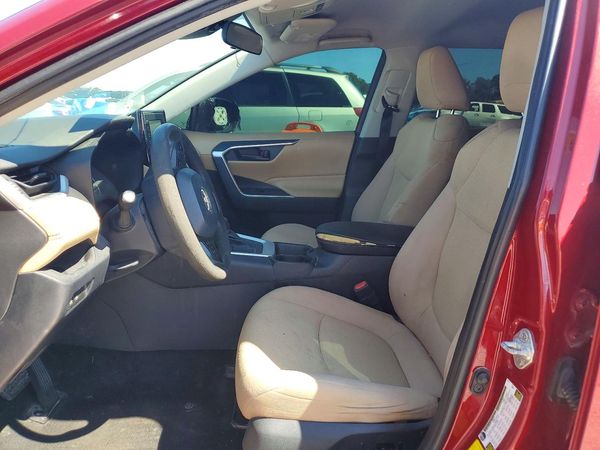 2019 TOYOTA RAV4 LE — DENT