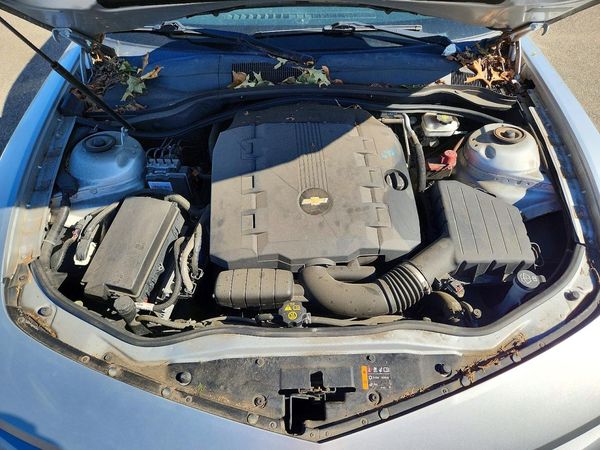 2013 CHEVROLET CAMARO 2LS — Engine bay