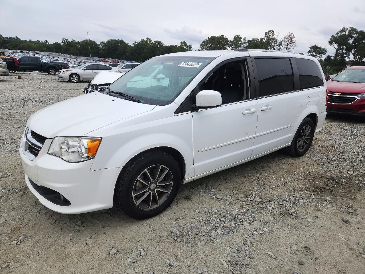 2017 DODGE GRAND CARAVAN SXT — Front 3/4