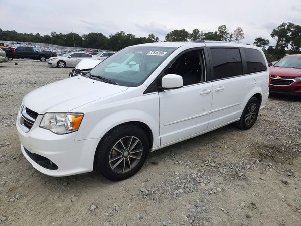 2017 DODGE GRAND CARAVAN SXT — Front 3/4