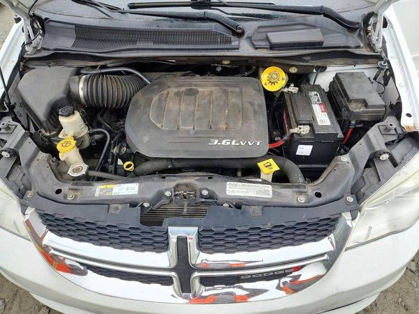2017 DODGE GRAND CARAVAN SXT — Engine bay