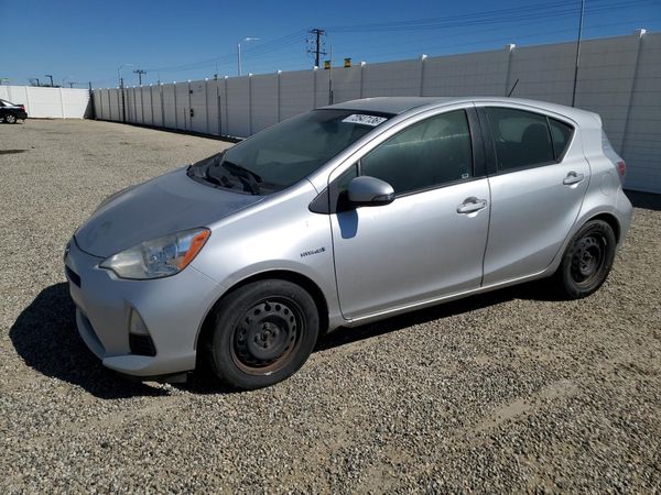 2013 TOYOTA PRIUS — Front 3/4