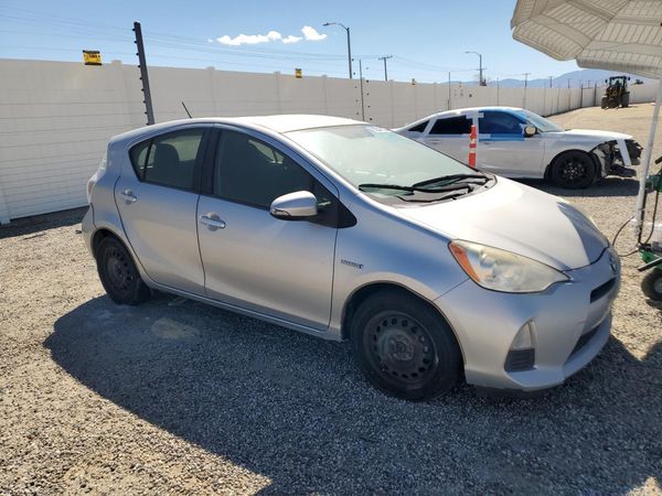 2013 TOYOTA PRIUS — Passenger 3/4