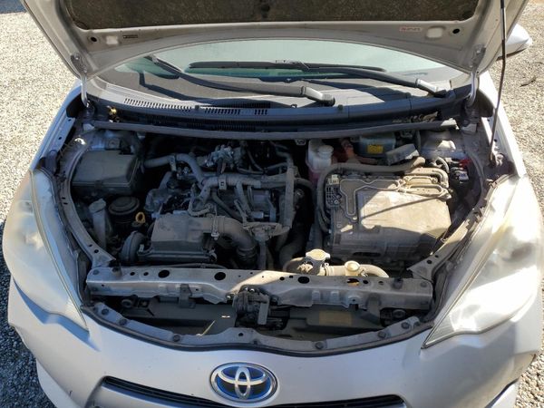 2013 TOYOTA PRIUS — Engine bay