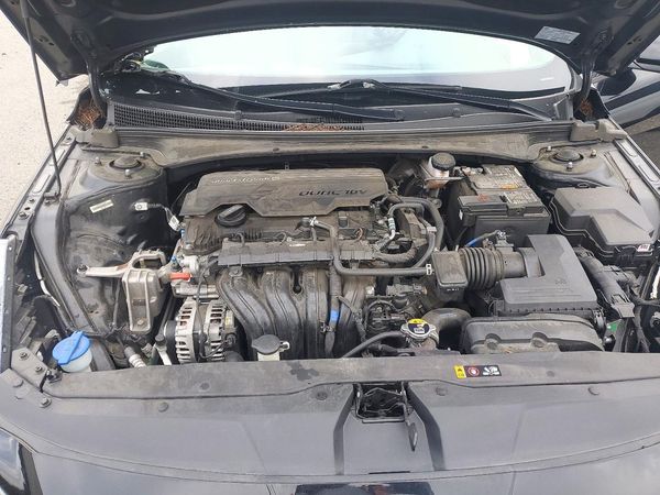 2021 HYUNDAI ELANTRA SEL — Engine bay