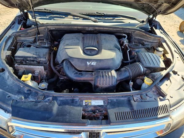 2015 DODGE DURANGO Limited — Engine bay