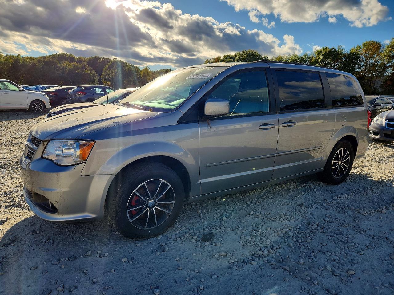 2017 DODGE CARAVAN GT — Front 3/4