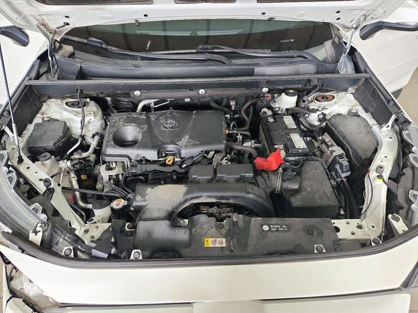 2021 TOYOTA RAV4 XLE Premium — Engine bay