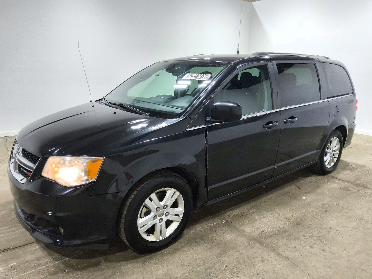 2019 DODGE CARAVAN SXT — Front 3/4