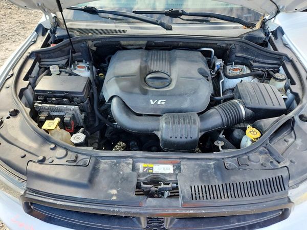 2014 DODGE DURANGO SXT — Engine bay