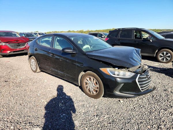 2017 HYUNDAI ELANTRA SE Base — Passenger 3/4