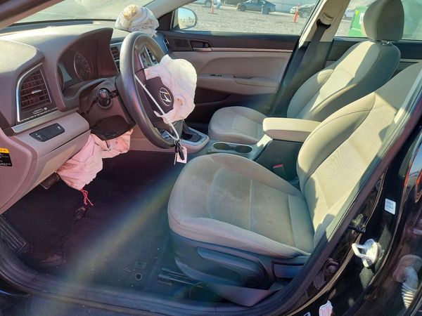 2017 HYUNDAI ELANTRA SE Base — DENT