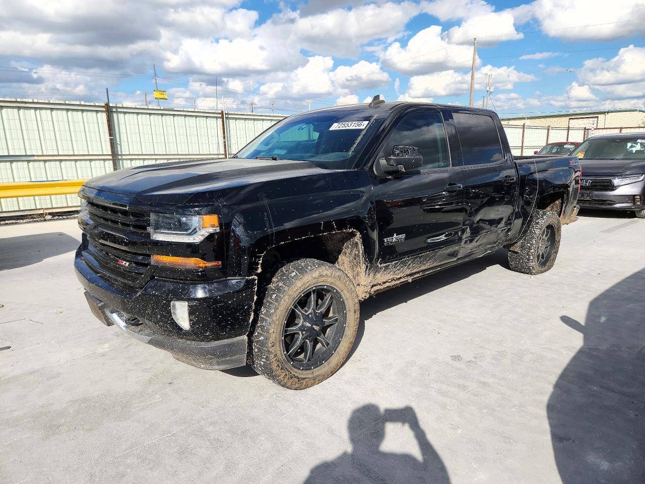 2017 CHEVROLET SILVERADO LT — Front 3/4