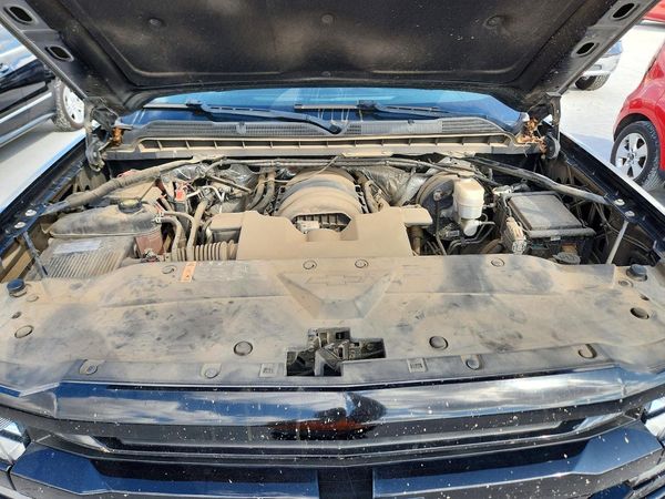 2017 CHEVROLET SILVERADO LT — Engine bay