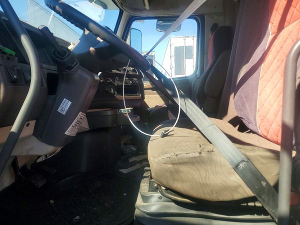 2014 VOLVO VN — DENT