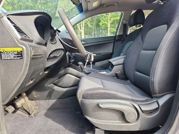 2018 HYUNDAI TUCSON SE Standard — DENT
