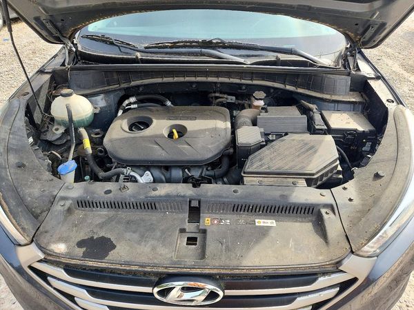 2018 HYUNDAI TUCSON SE Standard — Engine bay