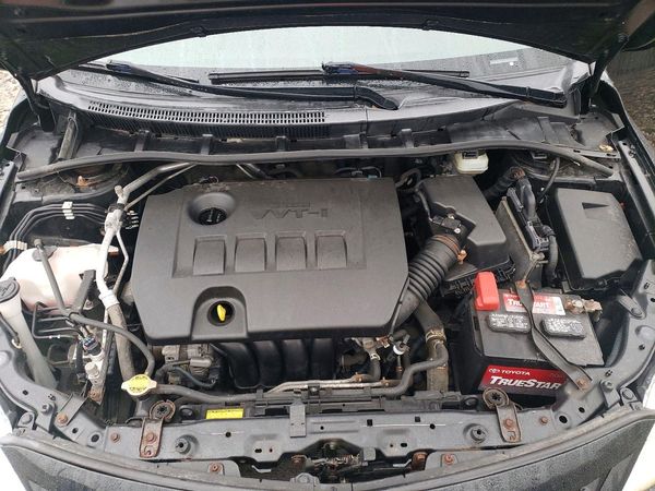 2013 TOYOTA COROLLA — Engine bay