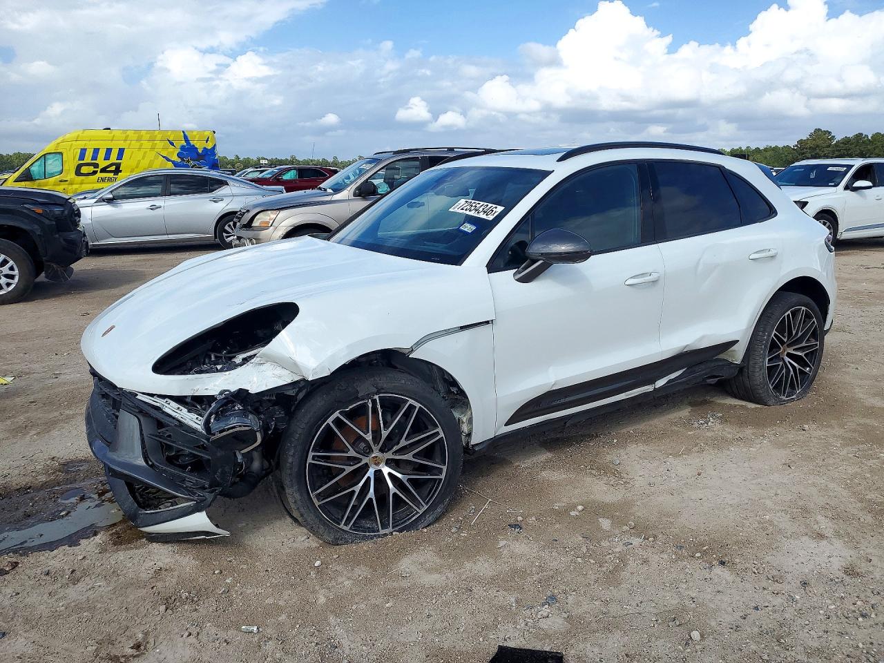 2024 PORSCHE MACAN Macan, Macan T — Front 3/4