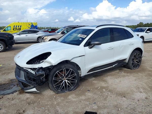 2024 PORSCHE MACAN — DSFA — Front 3/4