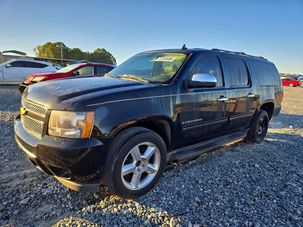 2014 CHEVROLET SUBURBAN LT — Front 3/4