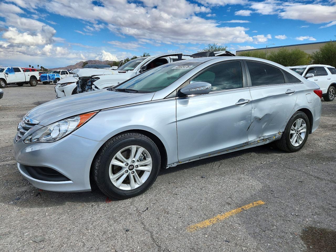 2014 HYUNDAI SONATA GLS/ GLS Popular — Front 3/4