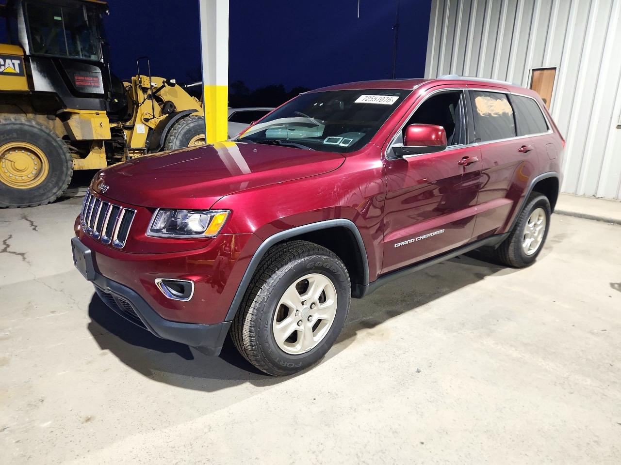 2016 JEEP GRAND CHEROKEE Laredo — Front 3/4