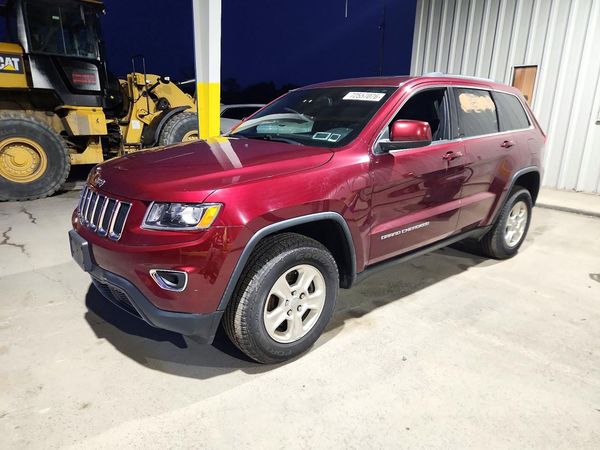 2016 JEEP GRAND CHEROKEE Laredo — Front 3/4