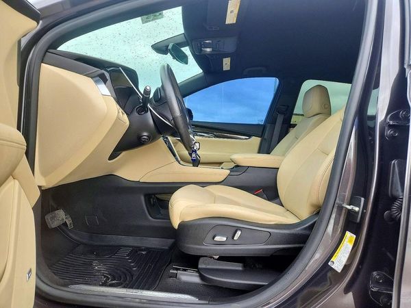 2017 CADILLAC XT5 — DENT