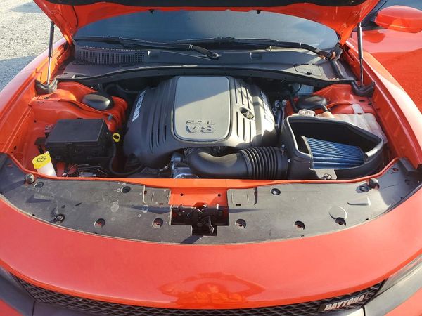 2017 DODGE CHARGER R/T — Engine bay