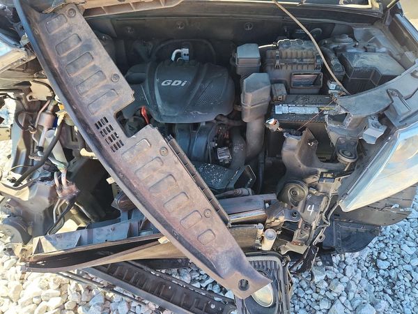 2012 KIA SORENTO GL(Middle-low grade) — Engine bay