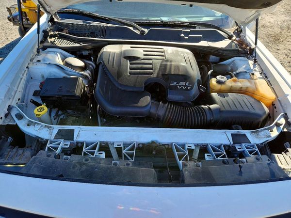 2019 DODGE CHALLENGER SXT — Engine bay