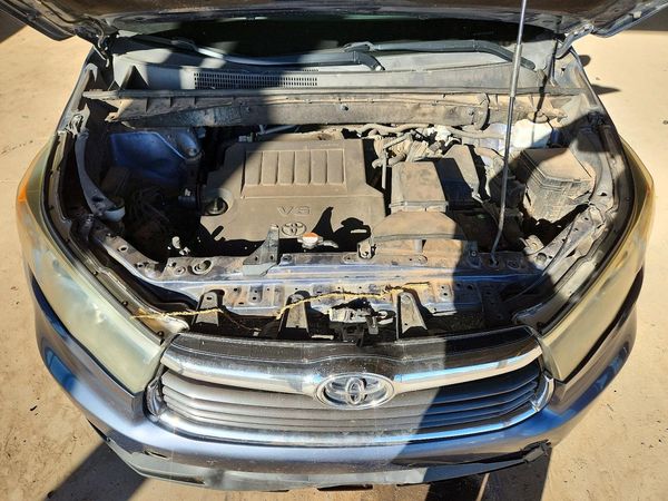2014 TOYOTA HIGHLANDER Base/Hybrid — Engine bay
