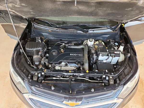 2018 CHEVROLET EQUINOX LT (1LT) — Engine bay