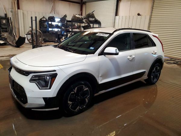 2024 KIA NIRO Wind — Front 3/4