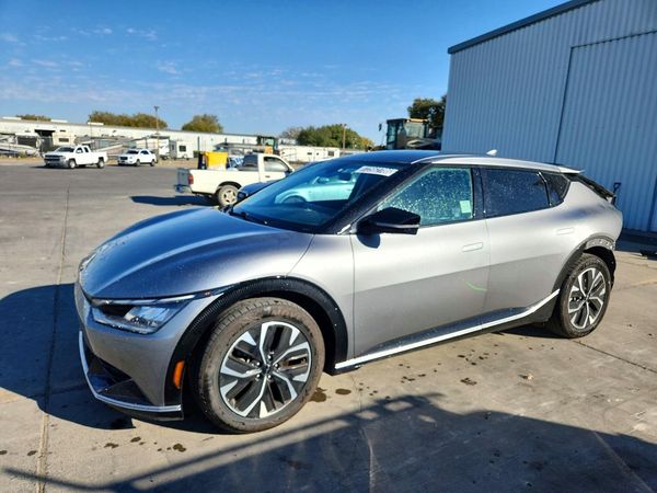 2024 KIA EV6 Light, Wind — Front 3/4