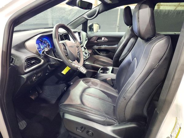 2025 CHRYSLER PACIFICA Select — DENT