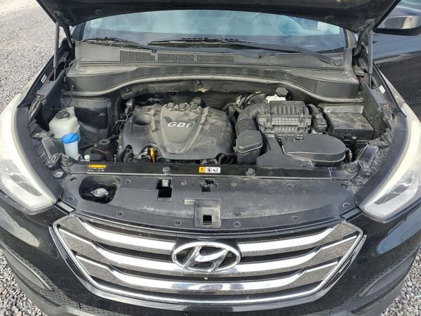2014 HYUNDAI SANTA FE GL — Engine bay