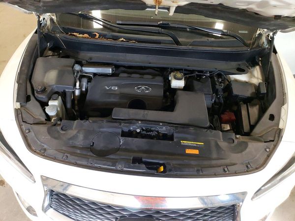 2017 INFINITI QX60 — Engine bay