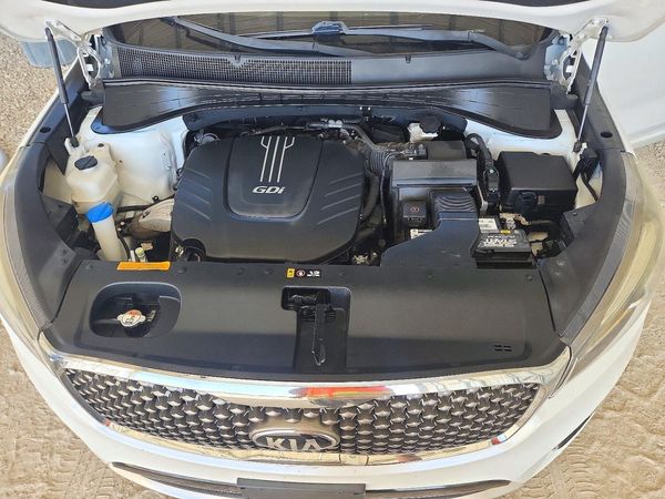 2018 KIA SORENTO SX, SXL — Engine bay