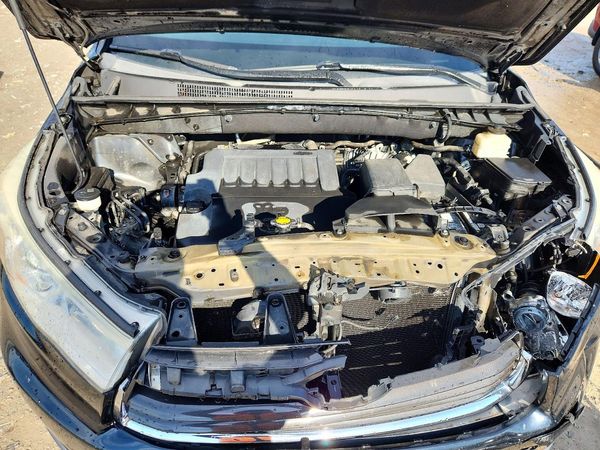 2014 TOYOTA HIGHLANDER Base/Hybrid — Engine bay