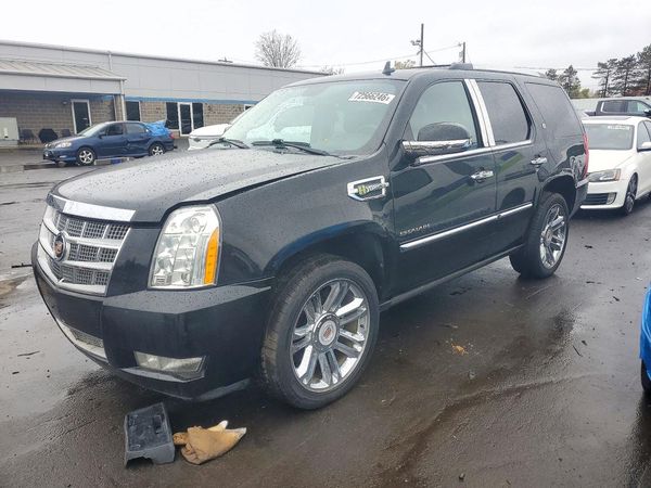 2013 CADILLAC ESCALADE — DSFA — Front 3/4
