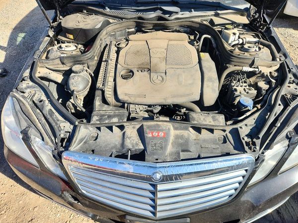 2013 MERCEDES-BENZ E-CLASS E350 4-MATIC — Engine bay