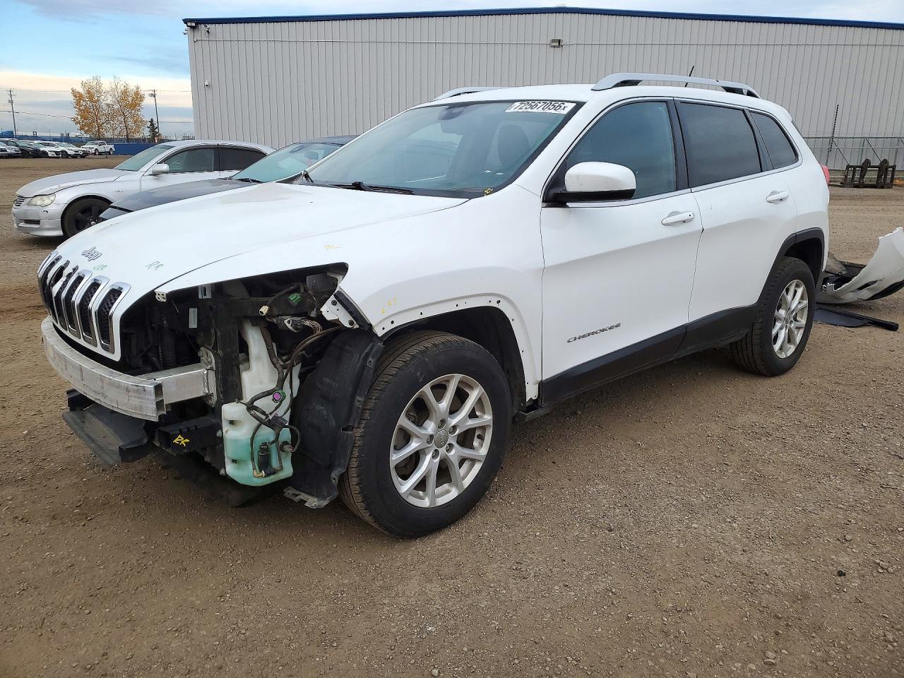2015 JEEP CHEROKEE Latitude — Front 3/4