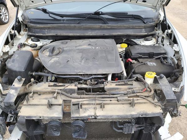 2015 JEEP CHEROKEE Latitude — Engine bay
