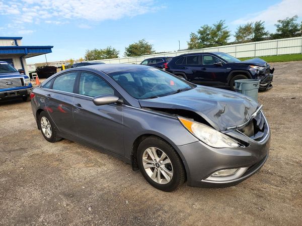 2013 HYUNDAI SONATA GLS/ GLS Popular — Passenger 3/4