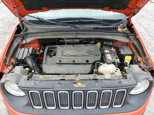 2016 JEEP RENEGADE Sport — Engine bay