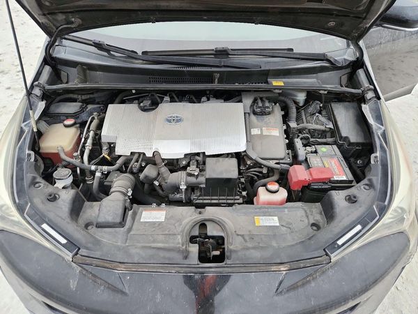 2016 TOYOTA PRIUS One/Two — Engine bay