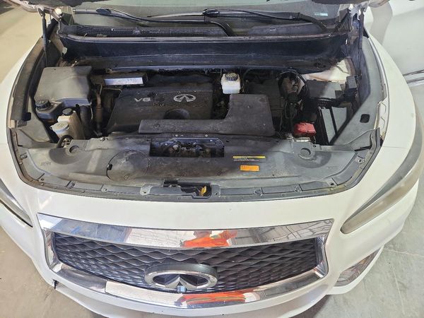 2017 INFINITI QX60 — Engine bay